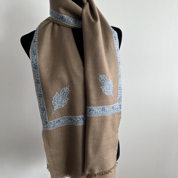 100 percent Pashmina | lightweight scarf | warm cozy scarf | hand embroidery - Picture 5 of 13